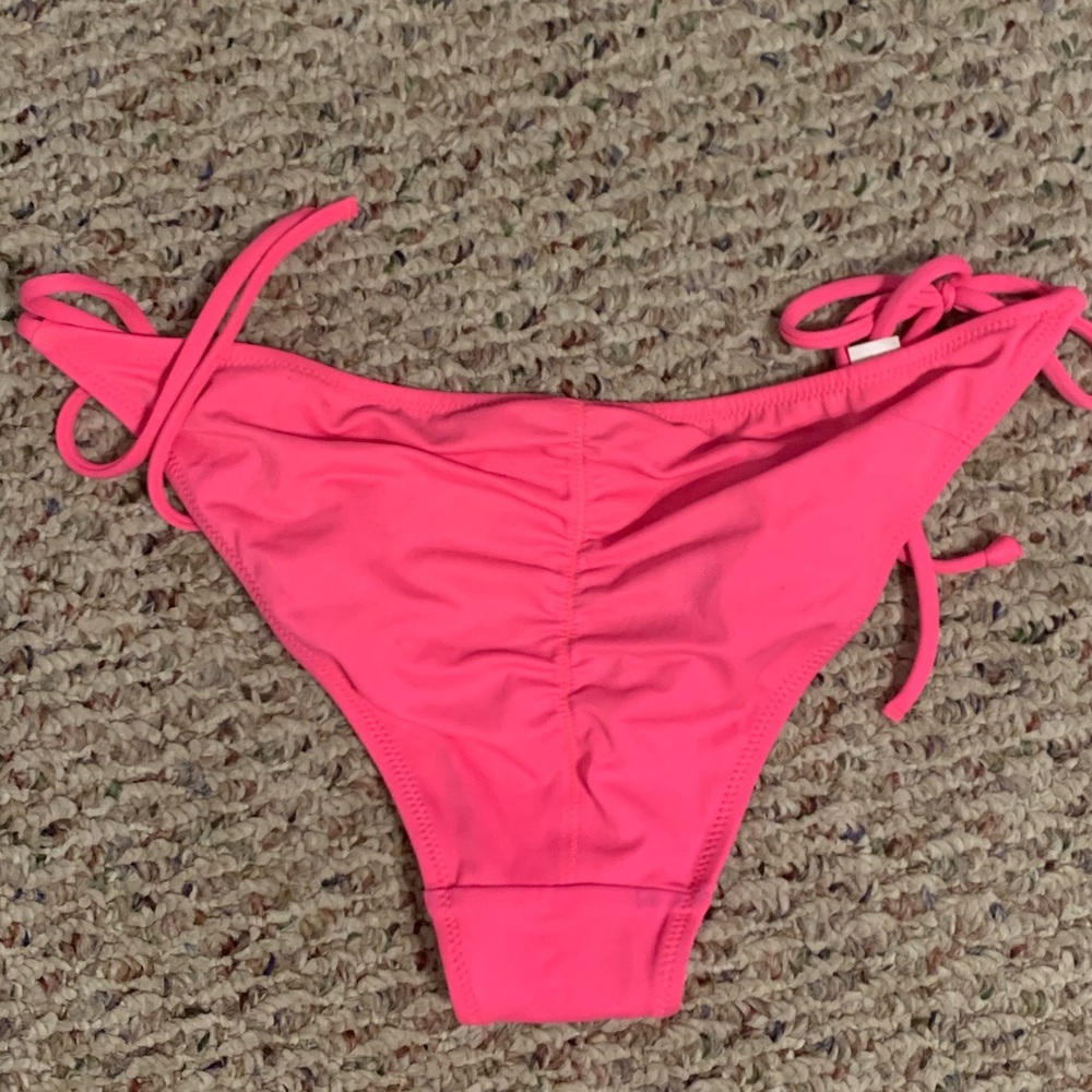 VICTORIA’S SECRET string bottoms. Size S